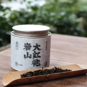 According to the traditional method of brewing rock tea, a 120ml covered bowl or purple clay pot can be used with a tea infusion of about 8.3g. This rock mountain red robe can be brewed 6 times.