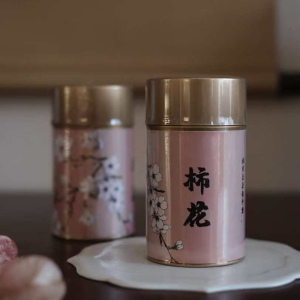 Round tin packaging for Shihua Dancong Oolong – elegant, protective, and reusable.