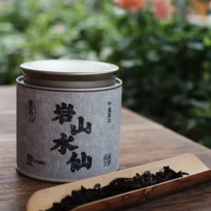 The packaging of Yanshan Shuixian is elegant and refined, perfectly reflecting Chinese tea culture. Each tin contains 50g of tea, enough for about six brews.